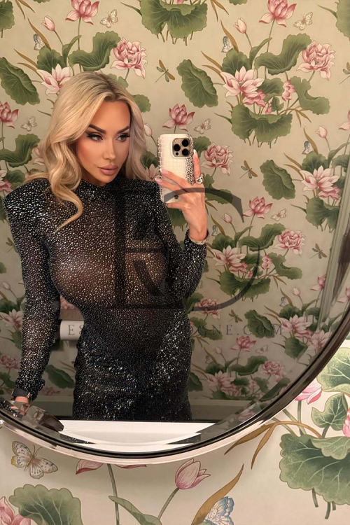 Blonde and Busty Escort in Cologne