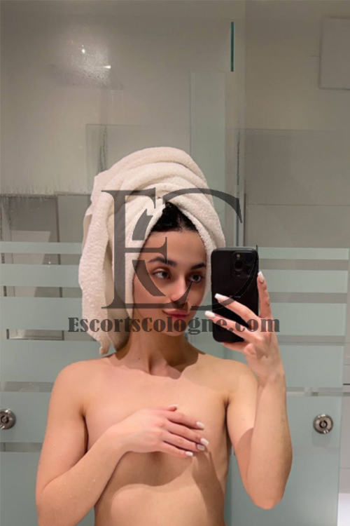 Dinner Date Escort Girl in Cologne