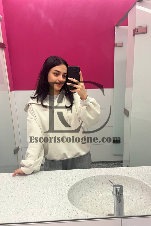 Dinner Date Escort Girl in Cologne